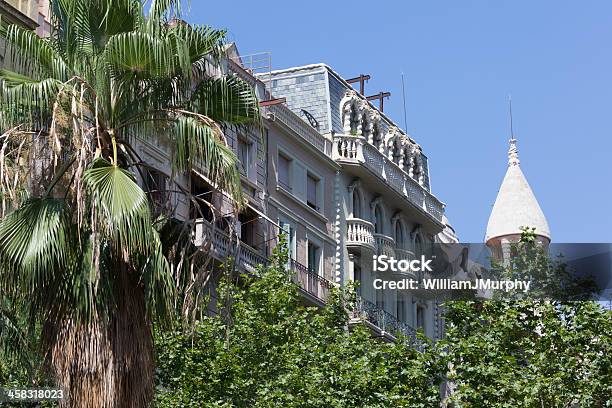 Passeig De Gracia - zdjęcia stockowe i więcej obrazów Aleja - Aleja, Balkon, Barcelona - Hiszpania