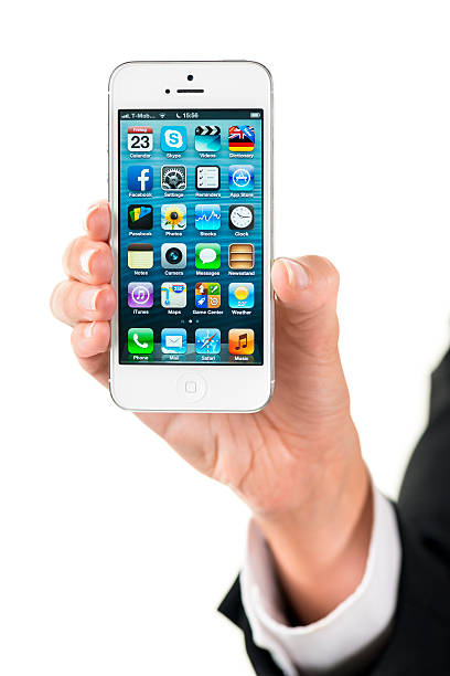 mani tenendo iphone 5 - iphone holding hands isolated communications technology foto e immagini stock