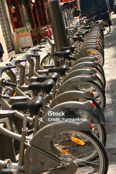 Vélib Bicicletas - Fotografias de stock e mais imagens de Bicicleta - Bicicleta, Capitais internacionais, Ciclismo