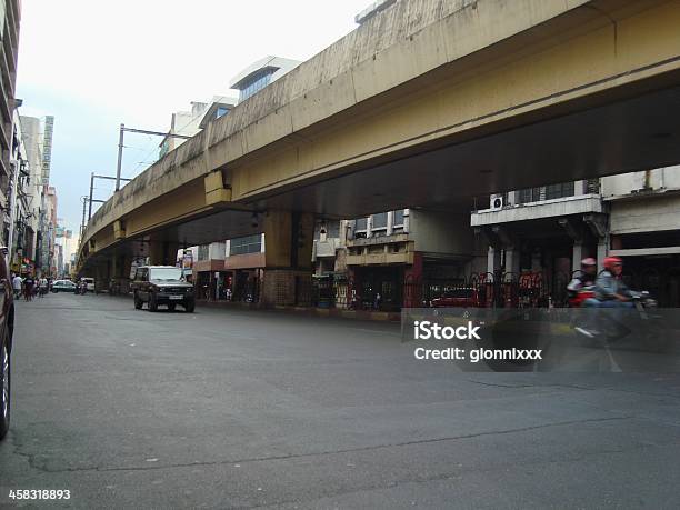 Foto de Corrida De Metrô Do Distrito De Santa Cruzfilipinas e mais fotos de stock de Andar