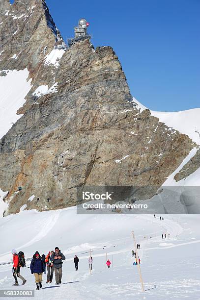 Foto de Turistas Para Caminhadas Na Região De Jungfrau Da Suíça e mais fotos de stock de Gato Esfinge