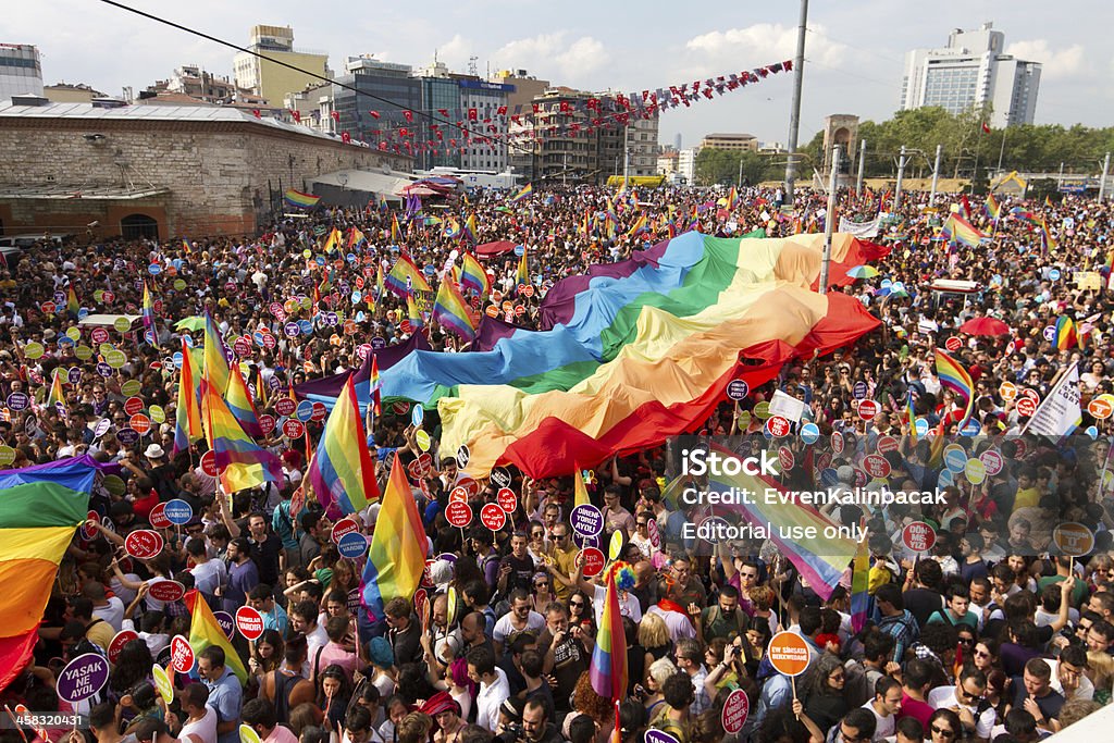 Istanbul Manifestazione di orgoglio LGBT - Foto stock royalty-free di Manifestazione di orgoglio gay