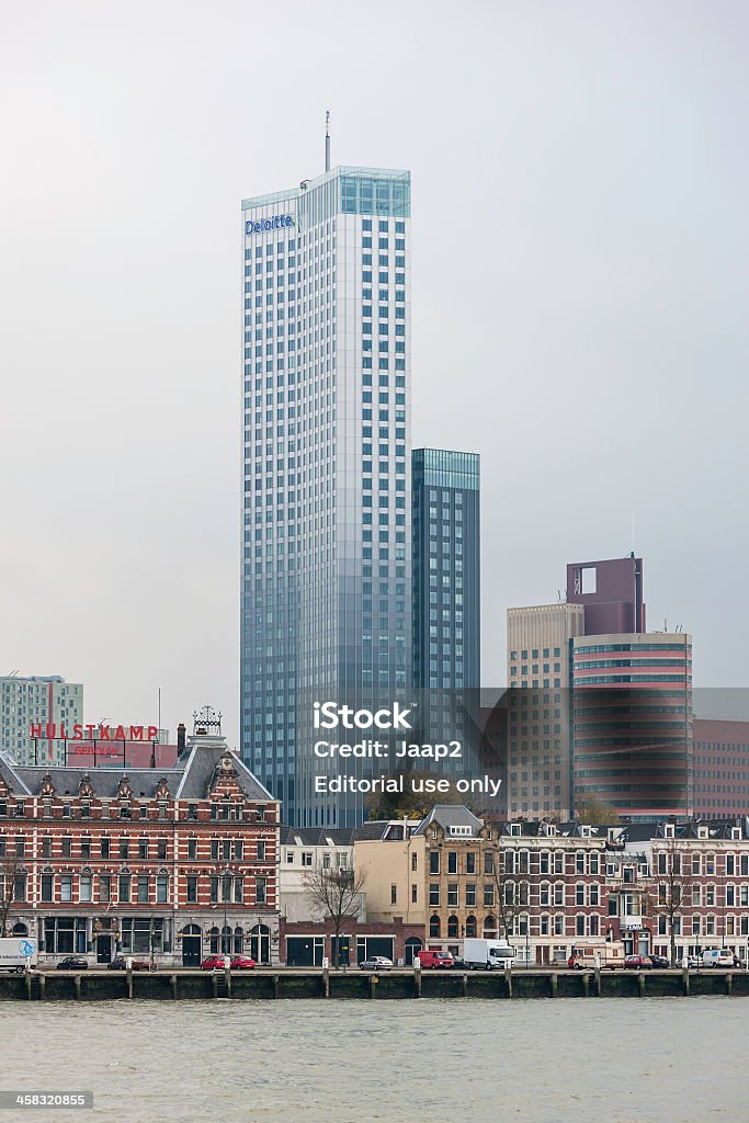 Roterdã Maastoren tower, o edifício mais alto em Holanda - Foto de stock de Deloitte royalty-free