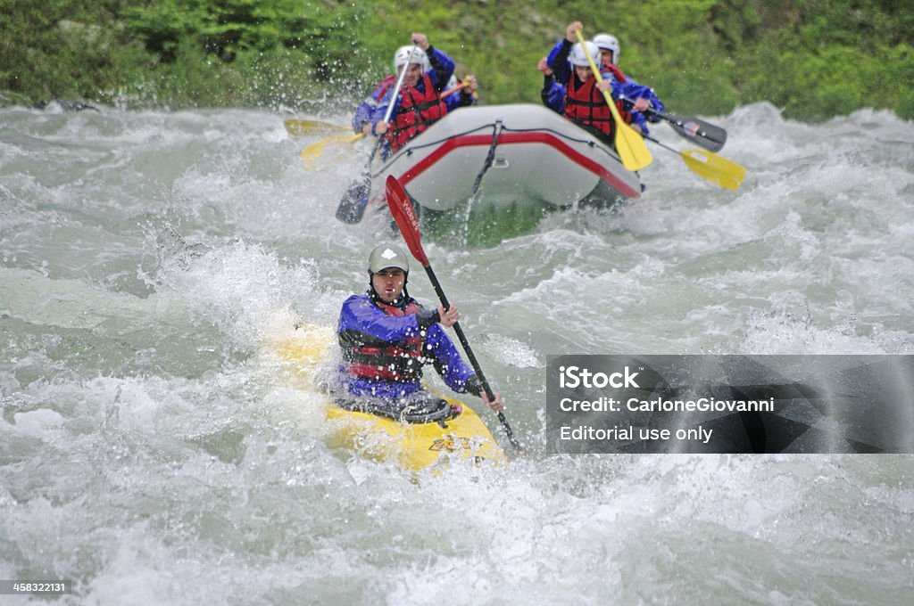 Kayak sur la rivière de Pentecôte équipe de rafting - Photo de Aventure libre de droits