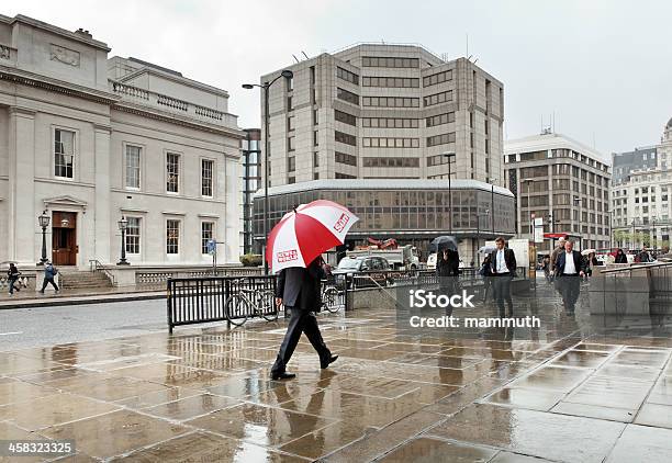 비 오는 날 런던 거리에 대한 스톡 사진 및 기타 이미지 - 거리, 남자, 남자 사업가