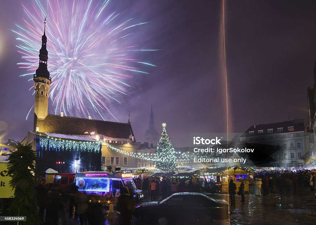 Capodanno Fuochi d'artificio di Tallinn - Foto stock royalty-free di Attrezzatura per illuminazione