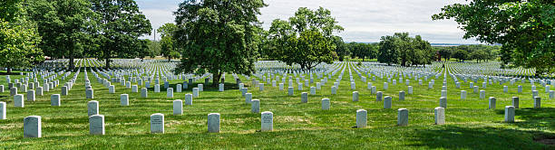 sea of tombstones am nationalfriedhof arlington, virginia, usa - arlington national cemetery arlington virginia cemetery national landmark stock-fotos und bilder