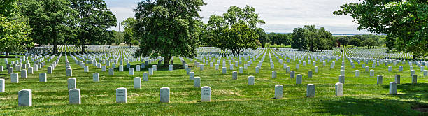 mar de tombstones no cemitério nacional de arlington, virgínia, eua - arlington national cemetery arlington virginia cemetery national landmark imagens e fotografias de stock