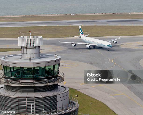 Cathay Um 340300 - Fotografias de stock e mais imagens de Aeroporto - Aeroporto, Airbus A340, Alumínio