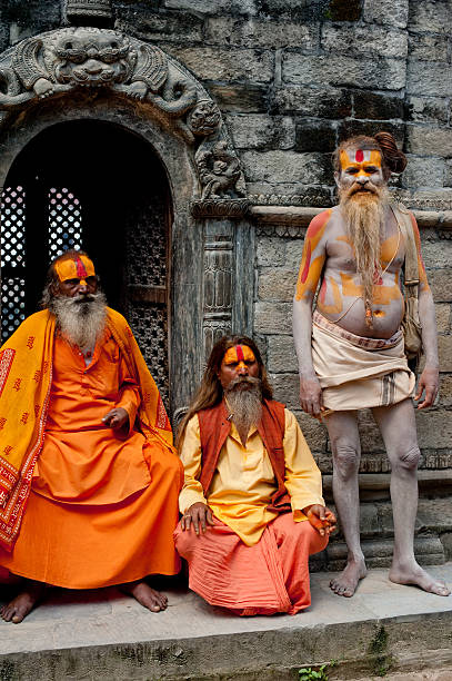 портрет святой садху мужчин - india sadhu nepalese culture nepal стоковые фото и изображения