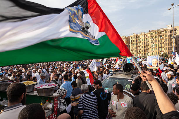 tahrir 대한 political rally - arab spring 이미지 뉴스 사진 이미지