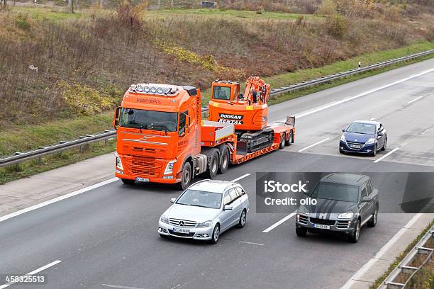 Traffico Su Autostrada A3 Tedesco - Fotografie stock e altre immagini di Affollato - Affollato, Ambientazione esterna, Asfalto