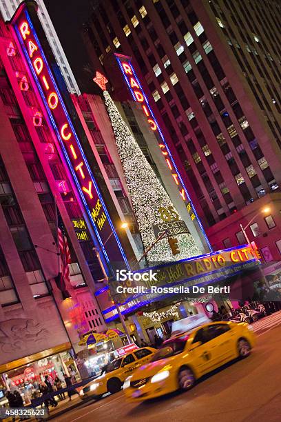 Radio City Music Hall Manhattan New York - Fotografie stock e altre immagini di Natale - Natale, New York - Città, Rockefeller Center