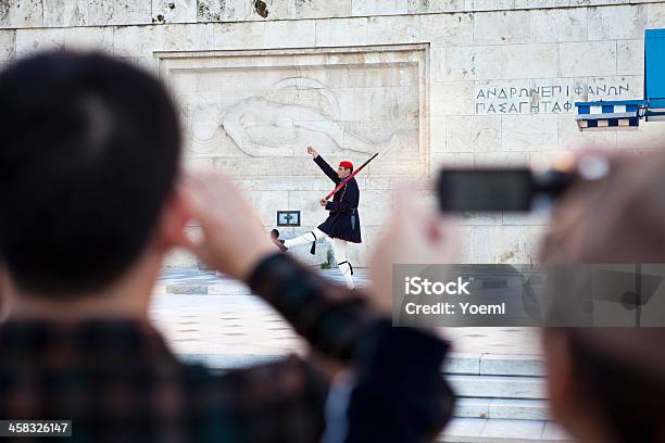 Grabmal Des Unbekannten Soldaten Stockfoto und mehr Bilder von Athen - Griechenland - Athen - Griechenland, Ehrengarde, Erwachsene Person