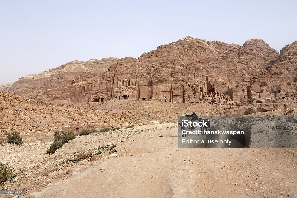 Donkey rider presso le rovine di Petra, Giordania - Foto stock royalty-free di Ambientazione esterna