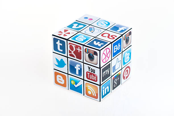 médias sociaux rubick de cube - behance photos et images de collection