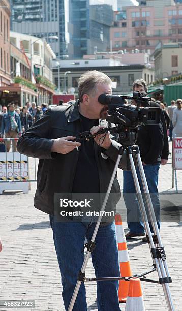 Videografo Al Pike Place - Fotografie stock e altre immagini di Adulto - Adulto, Ambientazione esterna, Composizione verticale