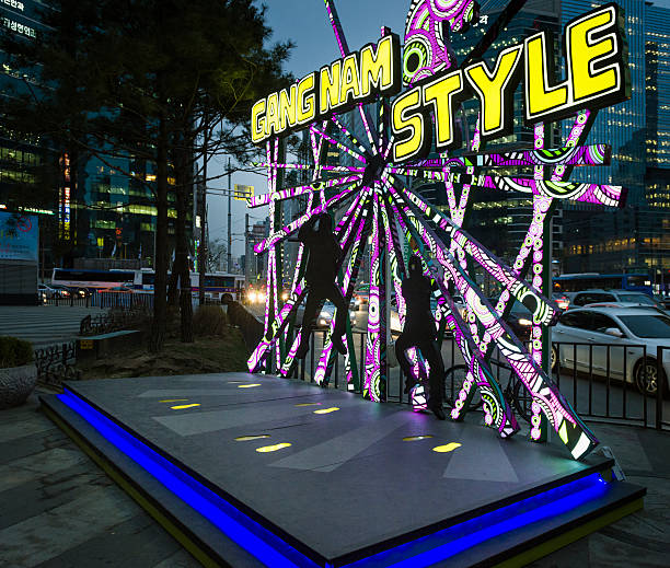 gangnam styl'horse taniec stage'w seulu - sparse city urban scene lighting equipment zdjęcia i obrazy z banku zdjęć