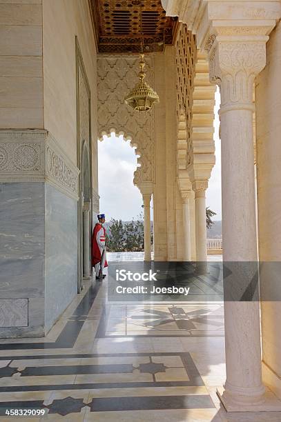 Photo libre de droit de Culture Berbère Garde Au Tombeau Du Roi Hassan Ii banque d'images et plus d'images libres de droit de Admirer le paysage - Admirer le paysage, Adulte, Adulte d'âge mûr