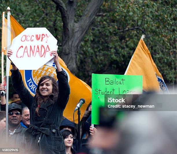 Photo libre de droit de Brigette Depape Parler À Occuper Rassemblement À Toronto banque d'images et plus d'images libres de droit de Canada