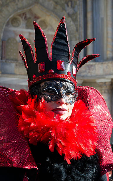 のポートレート、赤のクイーンでベニスのカーニバルマスク 2013 年 - mythology venice italy carnival mask ストックフォトと画像