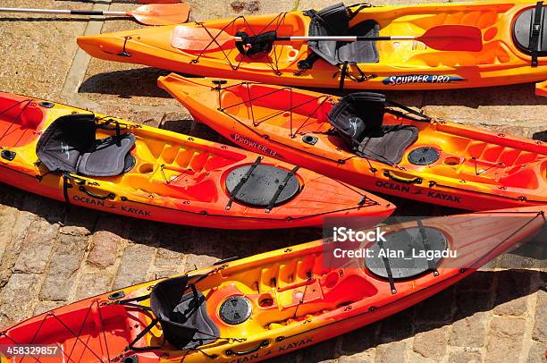 Photo libre de droit de Kayaks Au Royaumeuni banque d'images et plus d'images libres de droit de Bateau de plaisance - Bateau de plaisance, Granit, Horizontal