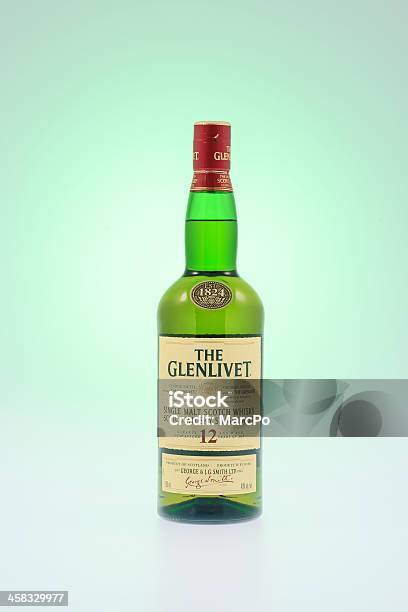 Scotch Whisky Di The Glenlivet Premium - Fotografie stock e altre immagini di Alchol - Alchol, Bottiglia, Composizione verticale