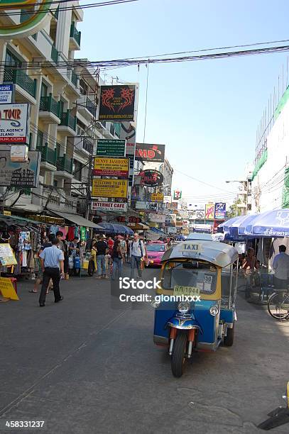 Tuktuk В Као Сан Роуд Бангкоктаиланд — стоковые фотографии и другие картинки Бангкок - Бангкок, Банглампу, Большой город