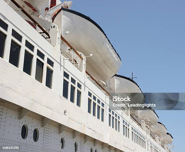 Lifeboats На Королева Мары — стоковые фотографии и другие картинки Без людей - Без людей, Безопасность, Белый