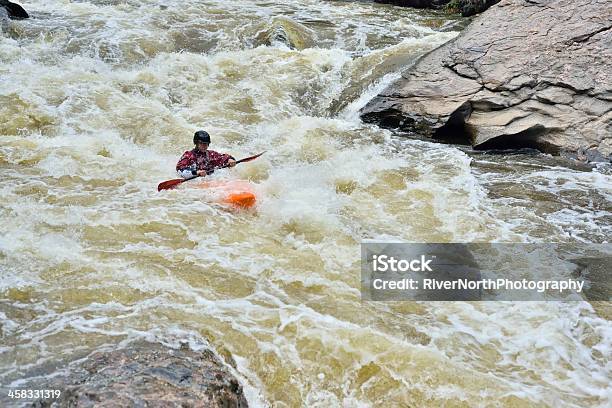 Photo libre de droit de Kayak En Eau Vive Dans Le Colorado banque d'images et plus d'images libres de droit de Activité - Activité, Aventure, Colorado