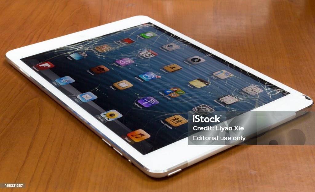 Broken ipad mini - Royalty-free Danificado Foto de stock