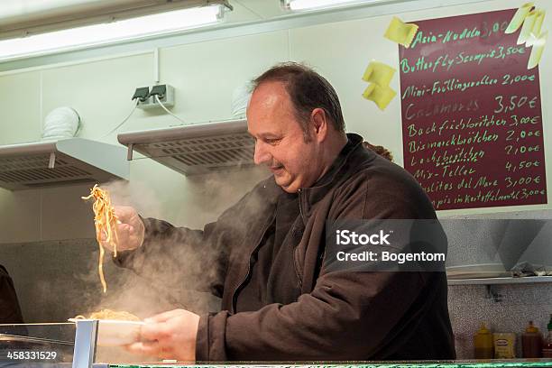 Street Cook Stockfoto und mehr Bilder von Dienstleistung - Dienstleistung, Fotografie, Horizontal