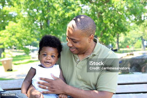 Fatherly Amor - Fotografias de stock e mais imagens de Família - Família, Origem Africana, Adulto