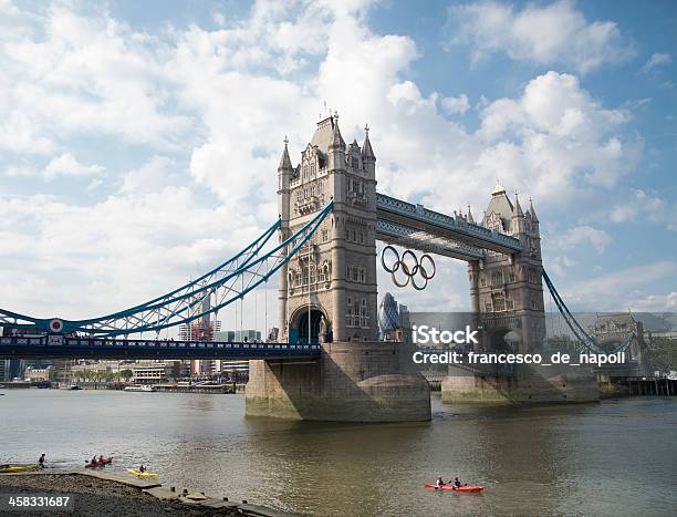 Foto de Tower Bridge E Alianças Olímpico e mais fotos de stock de Atividade Recreativa - Atividade Recreativa, Canoa, Canoagem