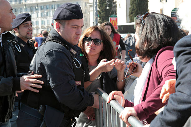 frequentes durante a liquidação de papa francisco, saint john, roma - bergoglio imagens e fotografias de stock