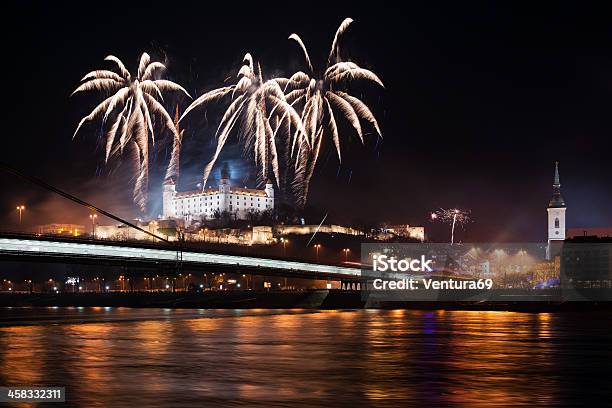 Празднование Нового Года В Братиславе Словакия — стоковые фотографии и другие картинки 2013 - 2013, Братислава, Взрывающийся