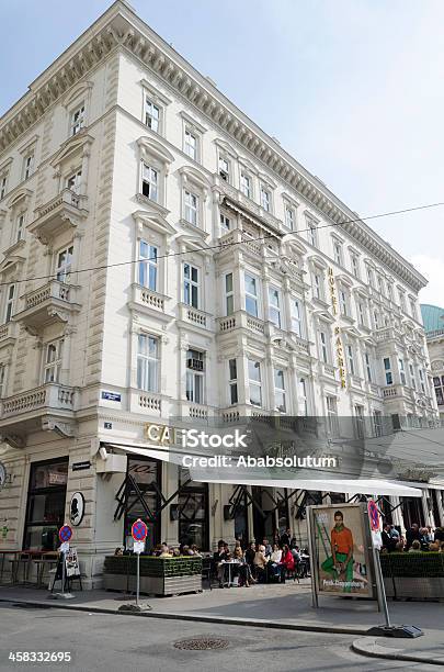 Hotel Sacher E Café Mozart Em Viena Áustria - Fotografias de stock e mais imagens de Hotel Sacher - Hotel Sacher, Café - Edifício de Restauração, Bolo - Sobremesa