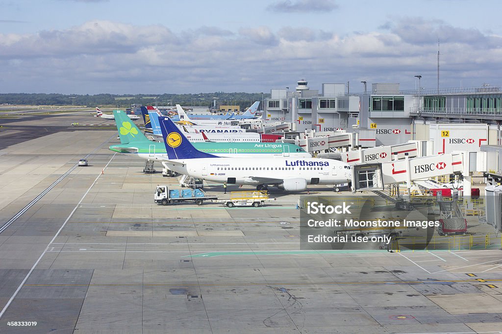 O Aeroporto de Gatwick em Surrey, Inglaterra - Foto de stock de Aer Lingus royalty-free