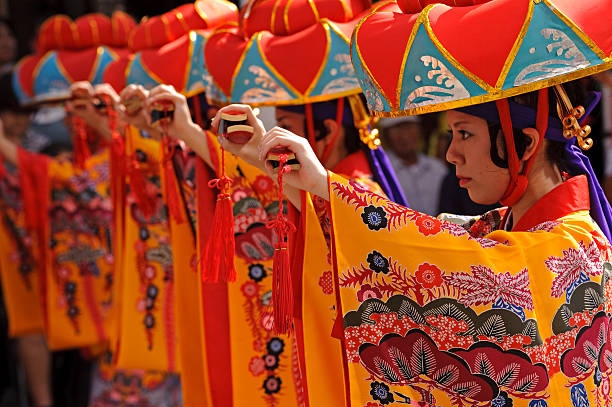 el baile de - shuri castle fotografías e imágenes de stock