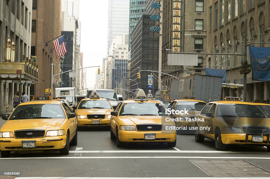 ニューヨークのタクシー - アベニューのロイヤリティフリーストックフォト