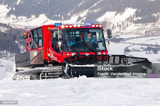 Máquina Pisa Nieves Foto de stock y más banco de imágenes de Aire libre - Aire libre, Alpes Europeos, Ambulancia