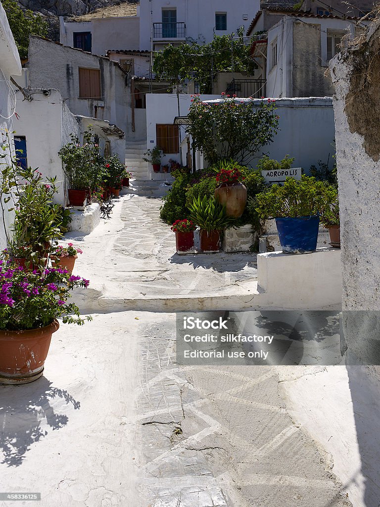 Idílica mañana en Plaka, el casco antiguo de la ciudad de Atenas - Foto de stock de Acrópolis - Atenas libre de derechos