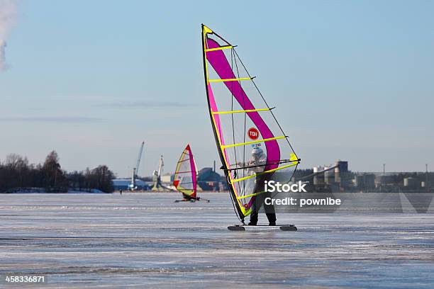 Surfen Stockfoto und mehr Bilder von Aktivitäten und Sport - Aktivitäten und Sport, Bewegung, Bunt - Farbton