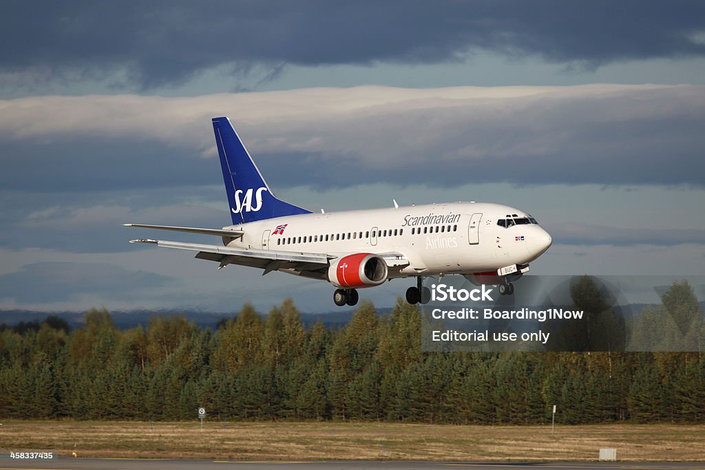 SAS Scandinavian Airlines Boeing 737-500 - Foto de stock de Acercarse libre de derechos