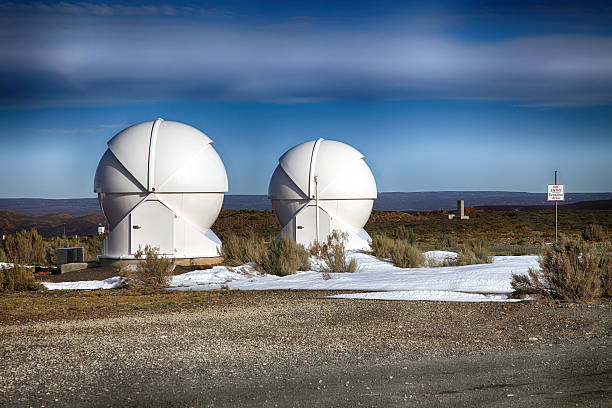 Dos telescopios internacional en el sur de África Observatorio astronómico - foto de stock