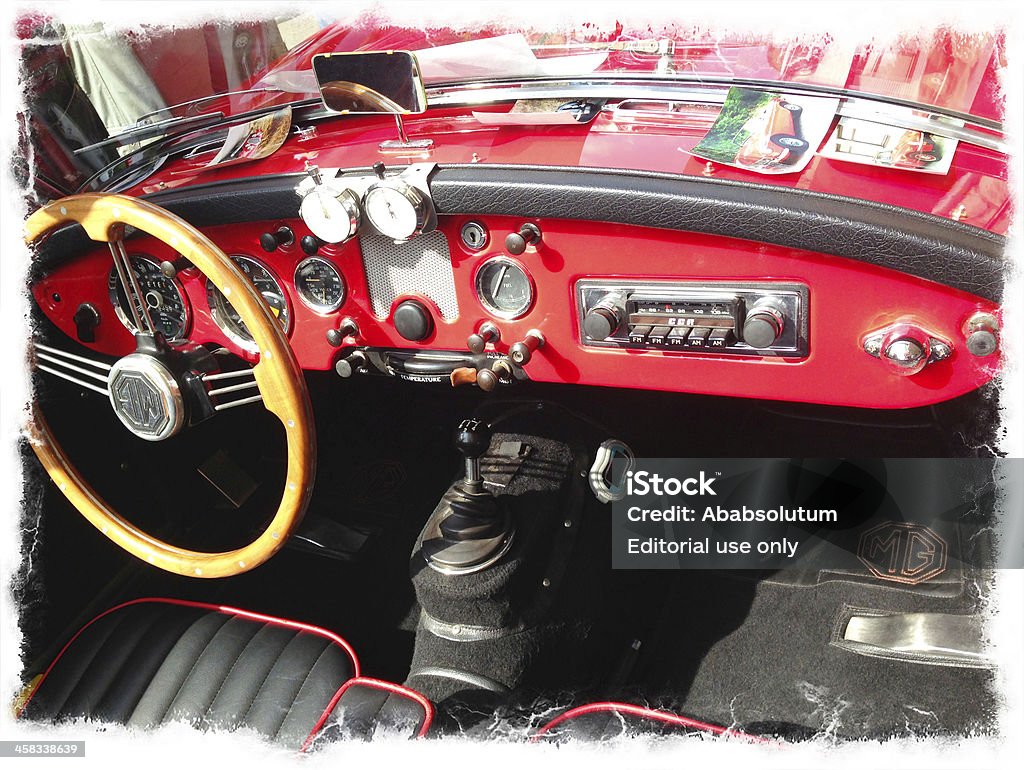 Aperto rosso MG due posti auto sportive - Foto stock royalty-free di 1940-1949