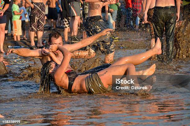 Foto de Przystanek Woodstock e mais fotos de stock de Festival de Música - Festival de Música, Lama, Casal