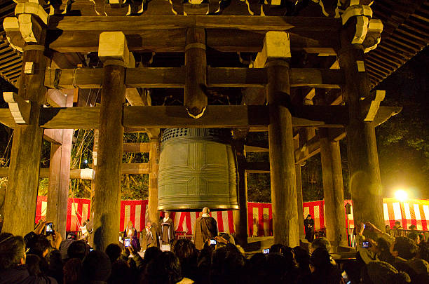 tempio di bell a chion-in, capodanno - campanile immagine foto e immagini stock