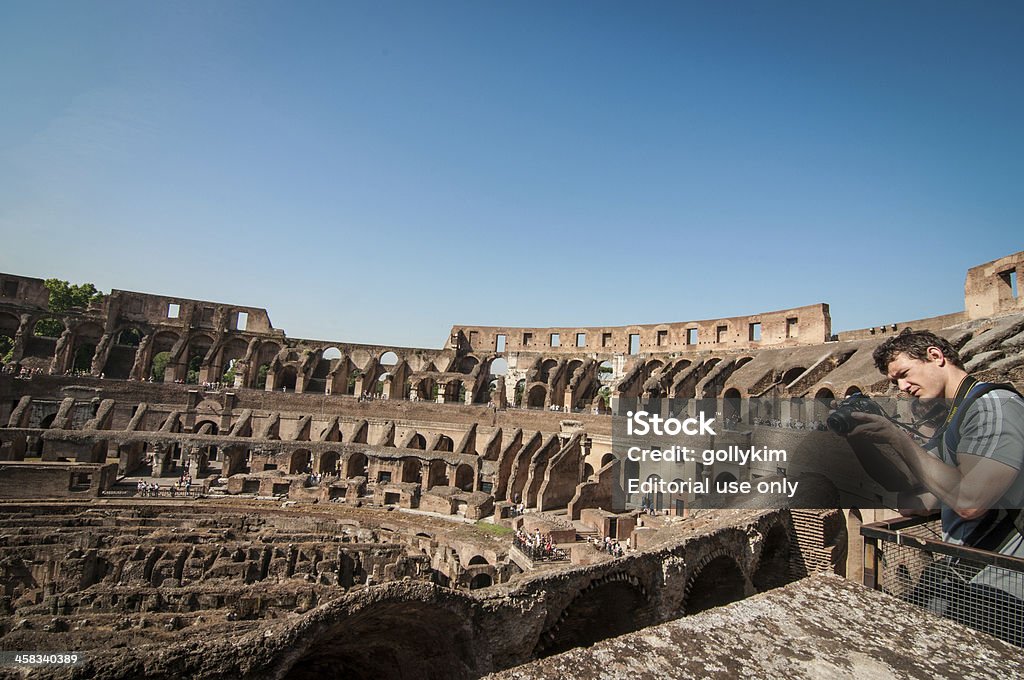 Touristes au Colisée, Rome, Italie - Photo de Adulte libre de droits