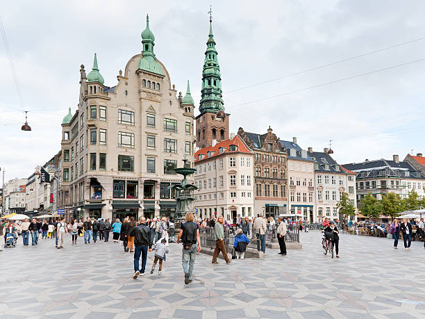 amagertorv-più piazza centrale di copenaghen - denmark danish culture copenhagen sculpture foto e immagini stock